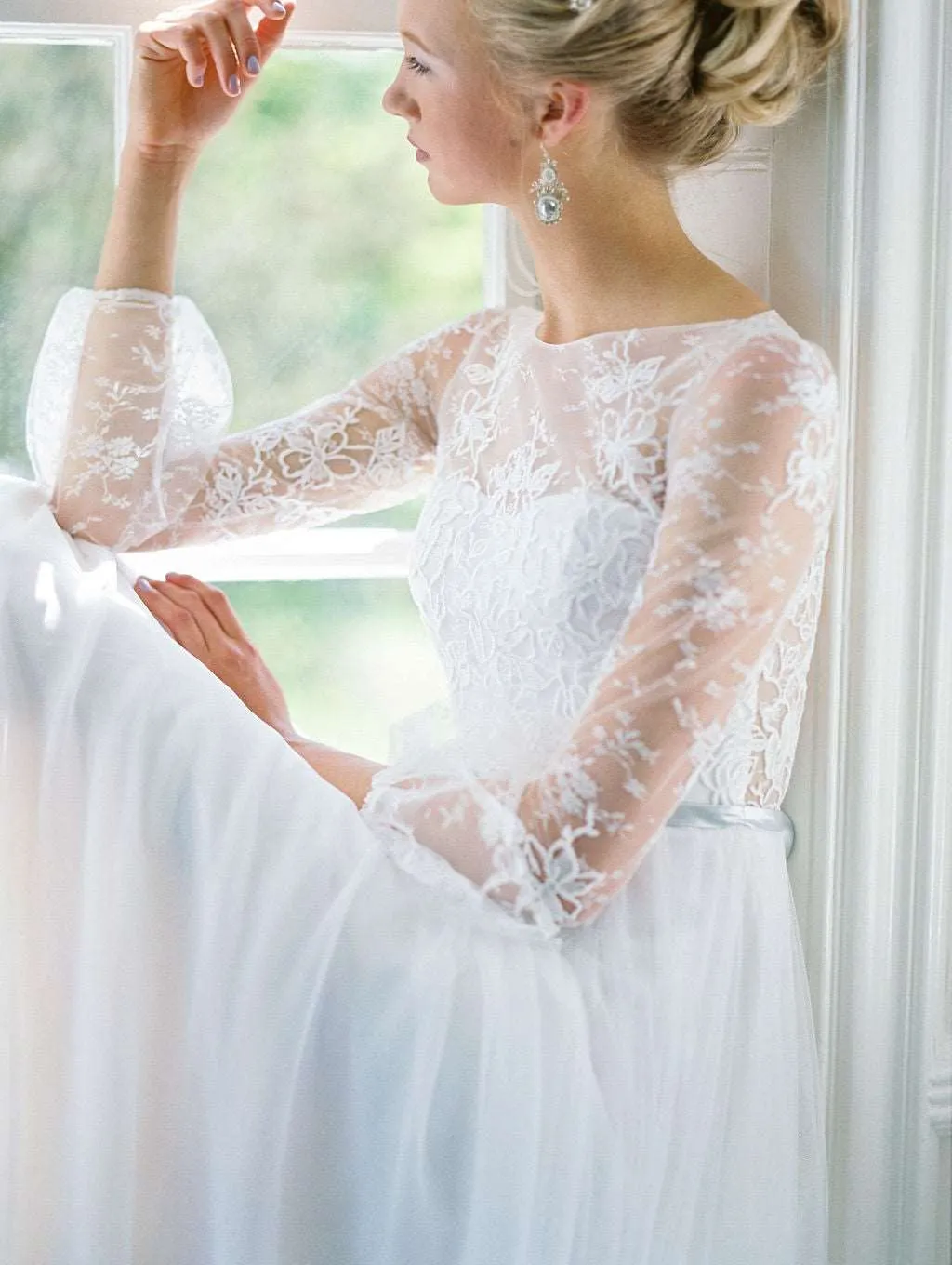 VICTORIA Classic Wedding Dress
